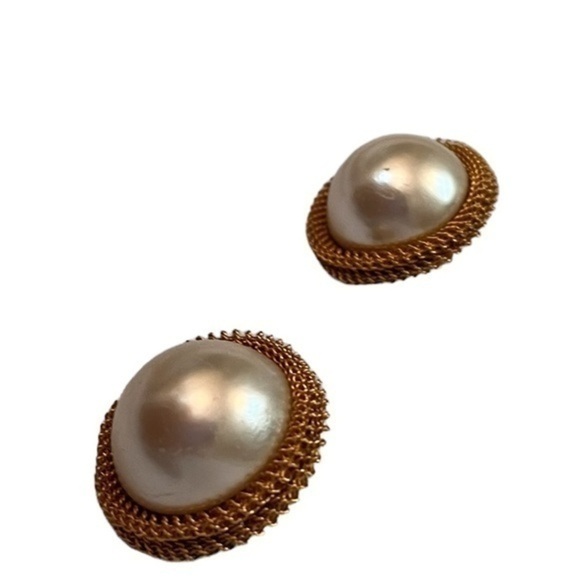 Gold pearl earrings pierced runway - Picture 3 of 4